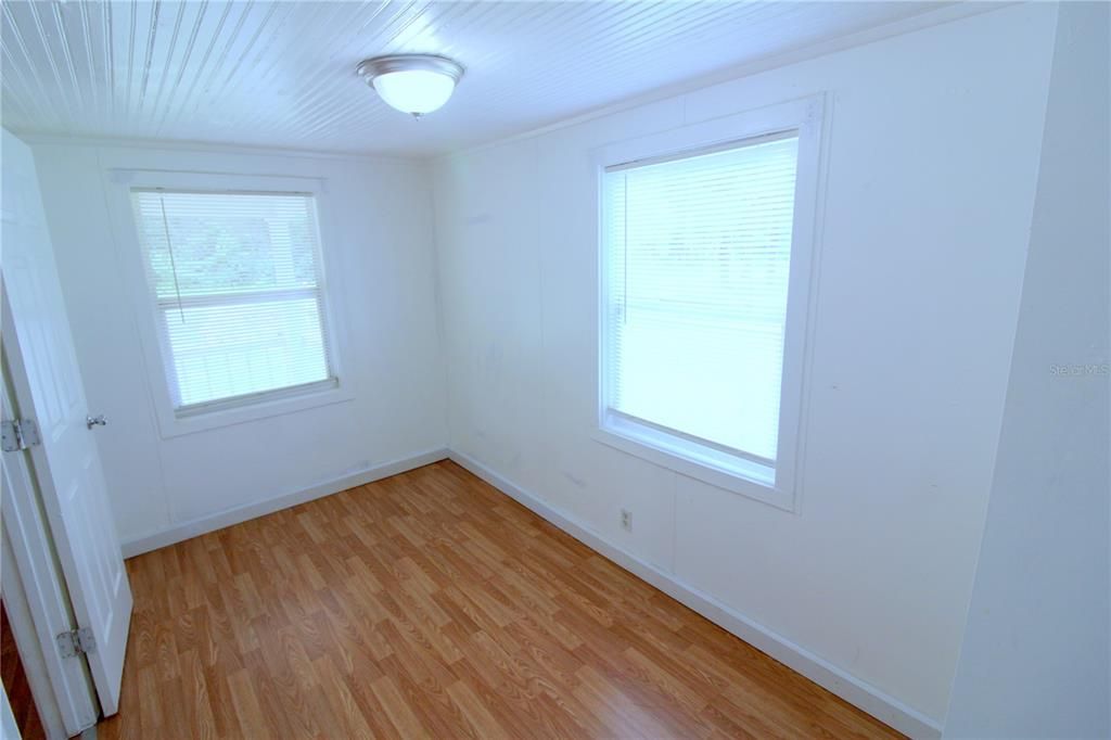 For Sale: $109,900 (2 beds, 1 baths, 595 Square Feet)