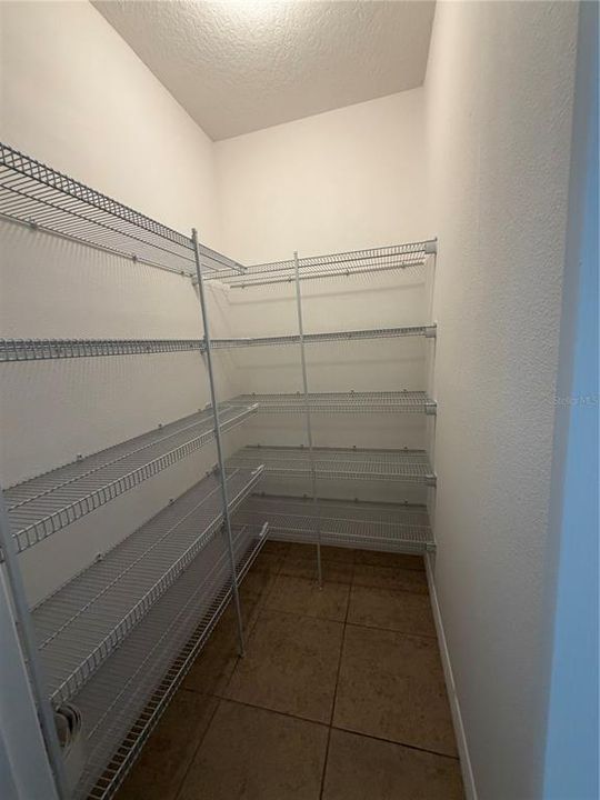 Под контрактом: $299,000 (4 спален, 2 ванн, 1966 Квадратных фут)