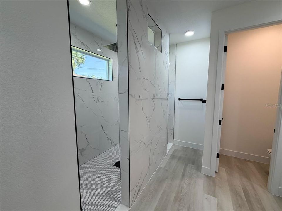 Под контрактом: $499,900 (4 спален, 2 ванн, 2032 Квадратных фут)