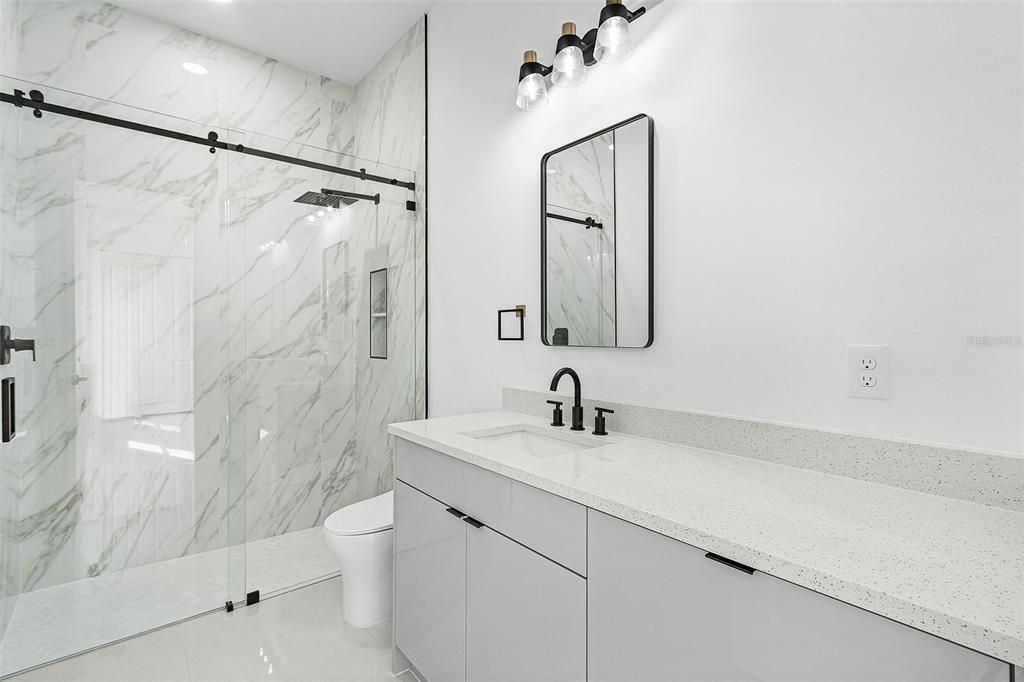 На продажу: $259,900 (3 спален, 2 ванн, 1061 Квадратных фут)