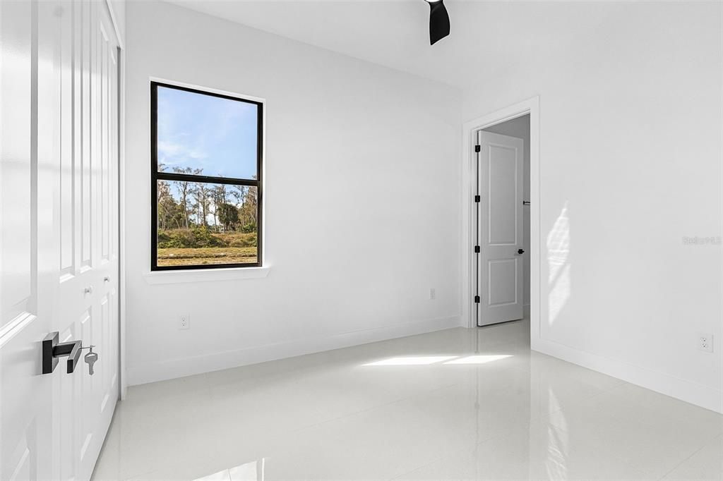 На продажу: $259,900 (3 спален, 2 ванн, 1061 Квадратных фут)