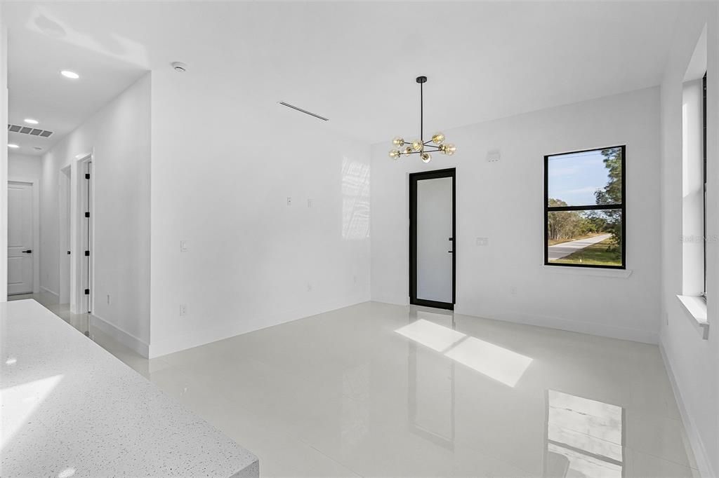 На продажу: $259,900 (3 спален, 2 ванн, 1061 Квадратных фут)
