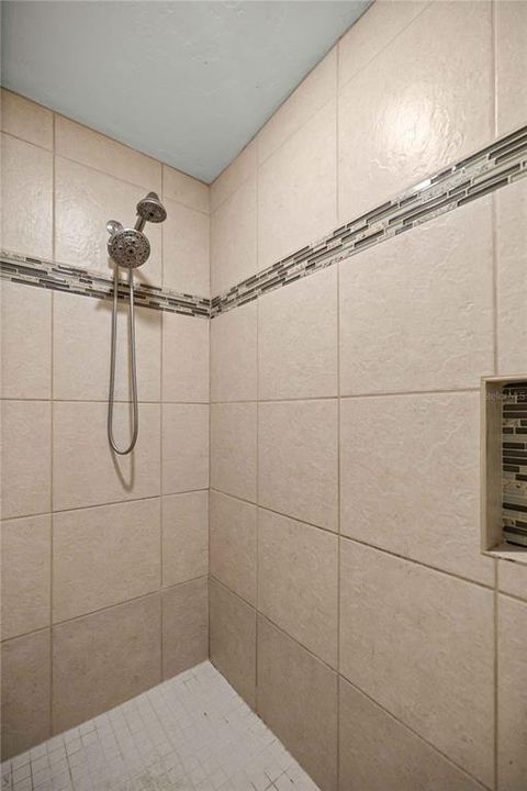 En Venta: $325,000 (4 camas, 3 baños, 2324 Pies cuadrados)