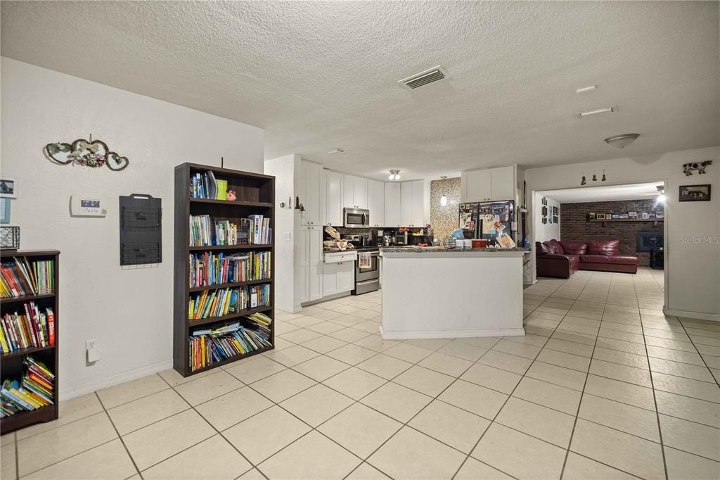 En Venta: $325,000 (4 camas, 3 baños, 2324 Pies cuadrados)