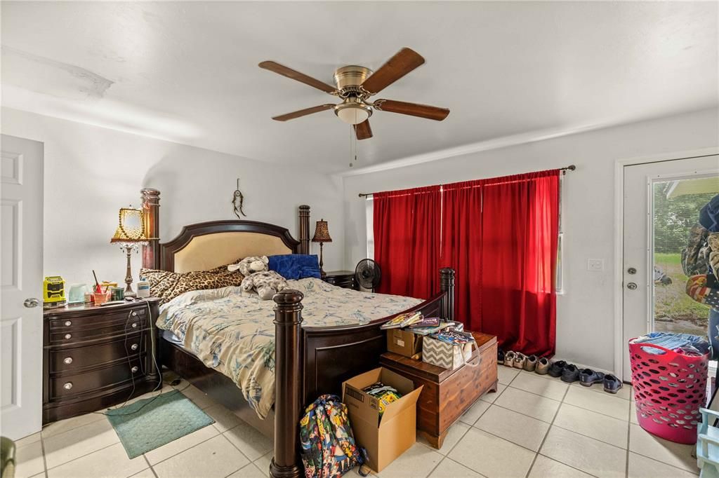 En Venta: $325,000 (4 camas, 3 baños, 2324 Pies cuadrados)