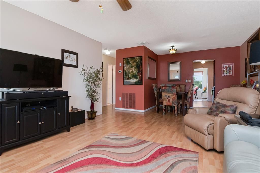 For Sale: $225,000 (2 beds, 2 baths, 1120 Square Feet)