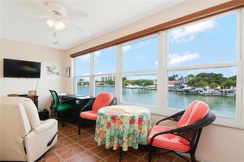 For Sale: $225,000 (2 beds, 2 baths, 1120 Square Feet)