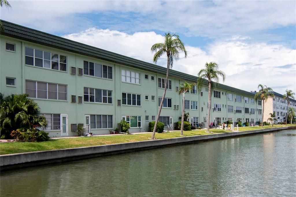 For Sale: $225,000 (2 beds, 2 baths, 1120 Square Feet)