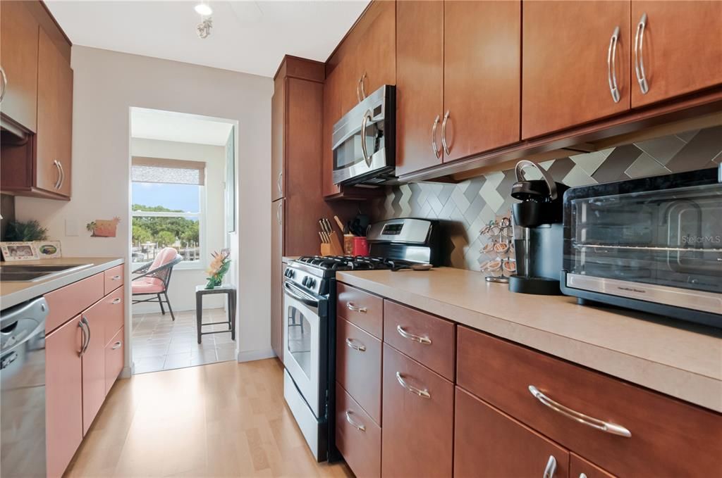 For Sale: $225,000 (2 beds, 2 baths, 1120 Square Feet)