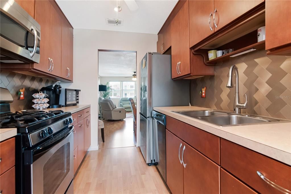 For Sale: $225,000 (2 beds, 2 baths, 1120 Square Feet)