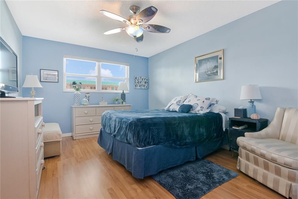 For Sale: $225,000 (2 beds, 2 baths, 1120 Square Feet)