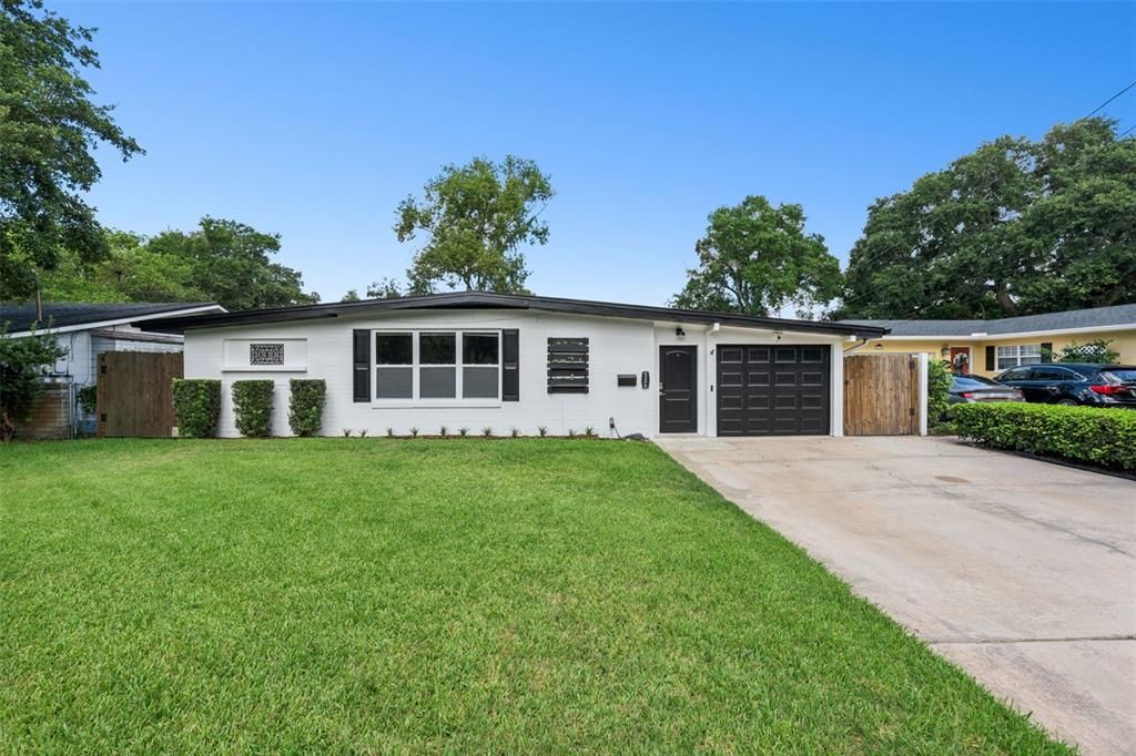 For Sale: $526,000 (4 beds, 2 baths, 1926 Square Feet)