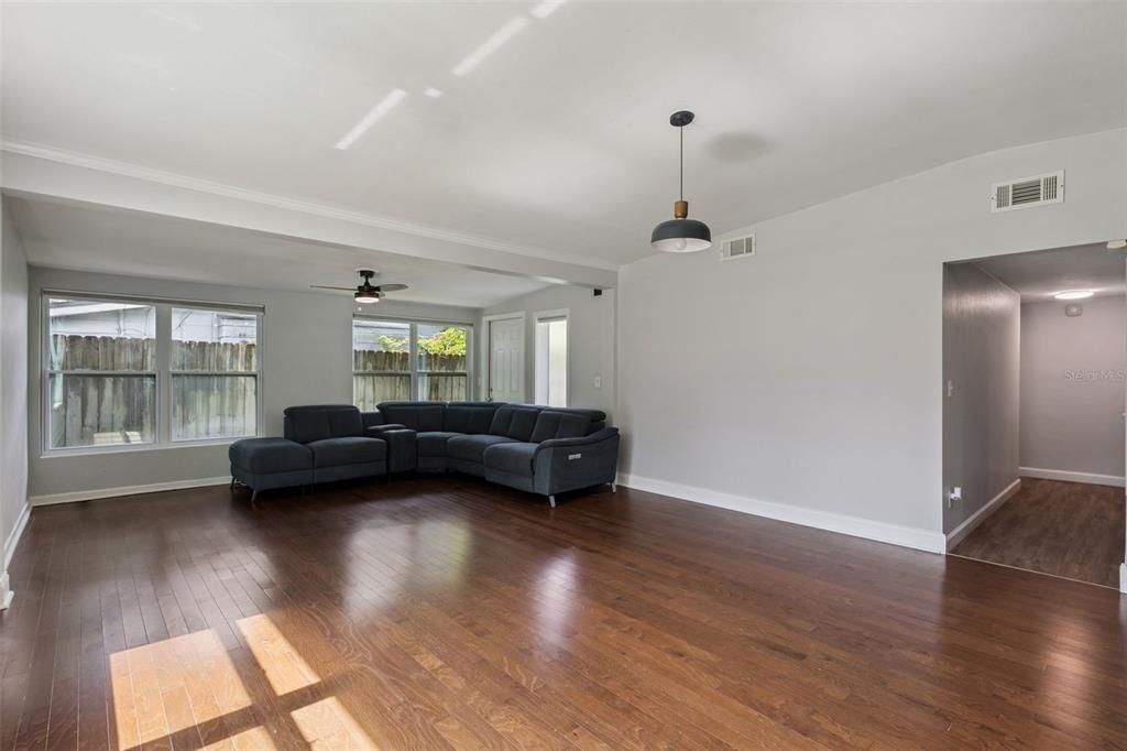 For Sale: $526,000 (4 beds, 2 baths, 1926 Square Feet)