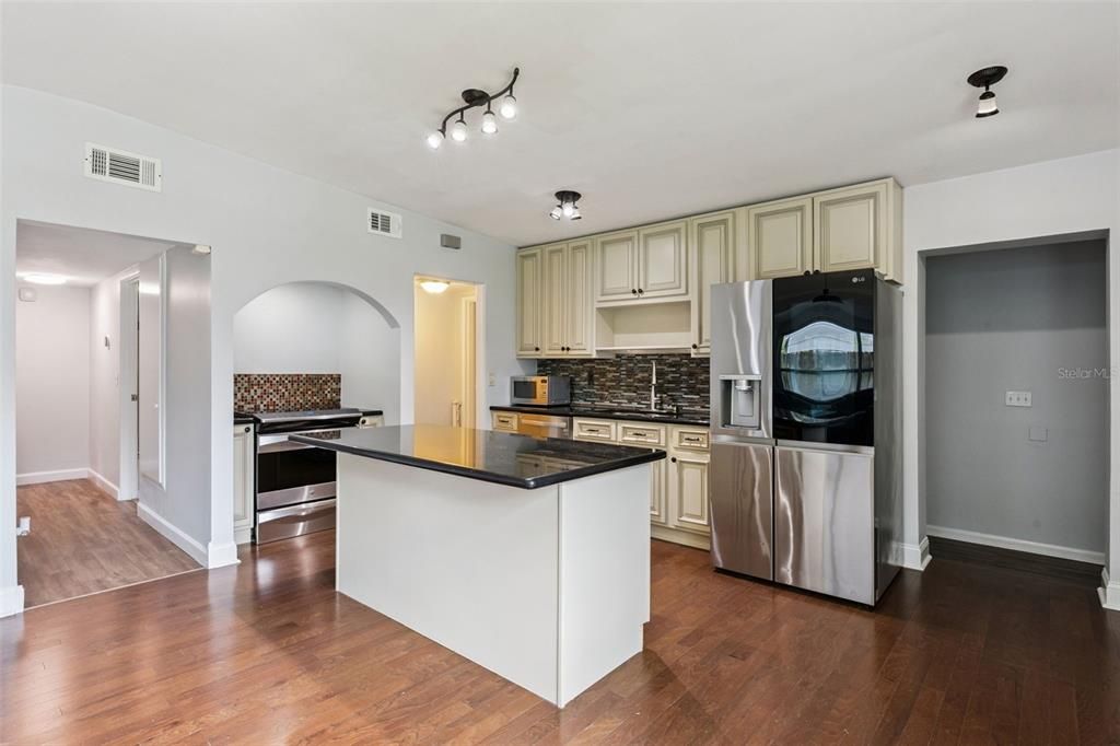 For Sale: $526,000 (4 beds, 2 baths, 1926 Square Feet)