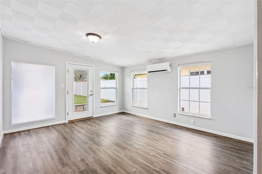 For Sale: $526,000 (4 beds, 2 baths, 1926 Square Feet)