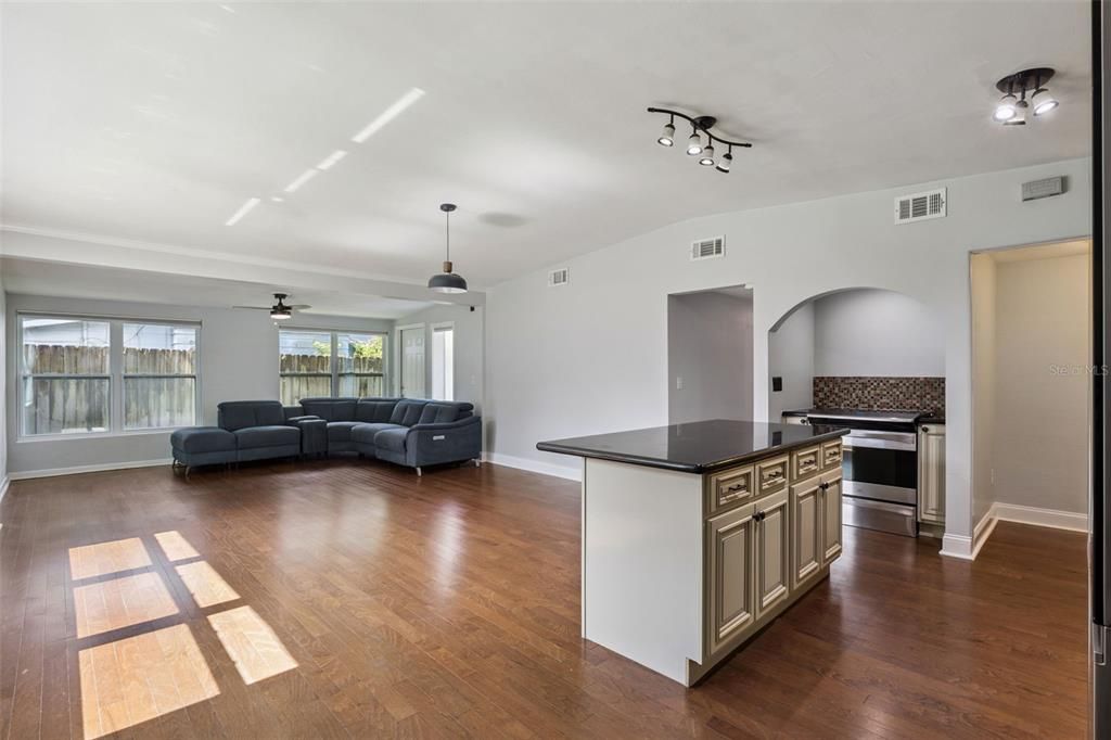 For Sale: $526,000 (4 beds, 2 baths, 1926 Square Feet)