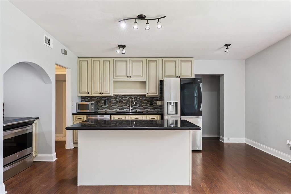 For Sale: $526,000 (4 beds, 2 baths, 1926 Square Feet)