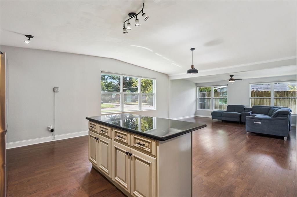 For Sale: $526,000 (4 beds, 2 baths, 1926 Square Feet)