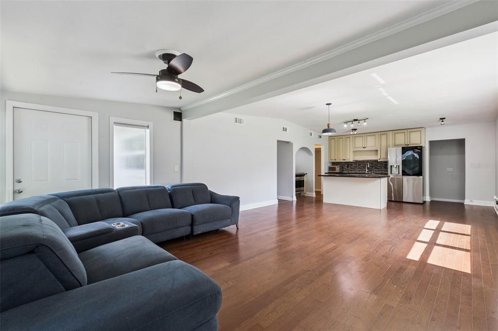 For Sale: $526,000 (4 beds, 2 baths, 1926 Square Feet)