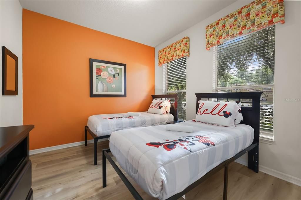 For Sale: $349,999 (4 beds, 3 baths, 1689 Square Feet)