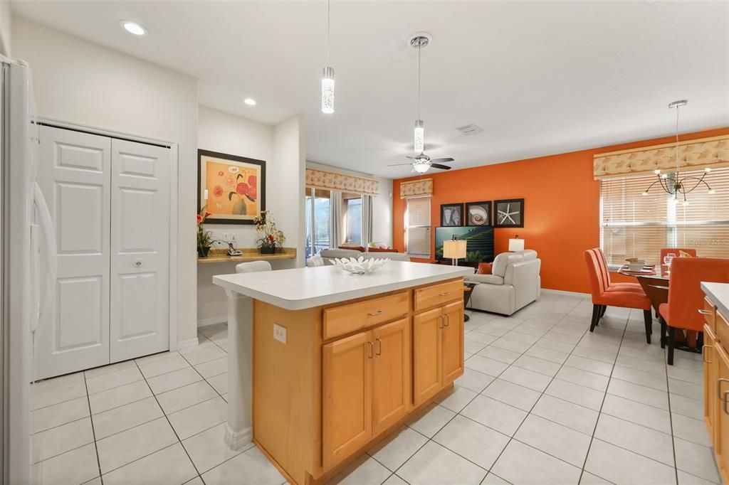 For Sale: $349,999 (4 beds, 3 baths, 1689 Square Feet)