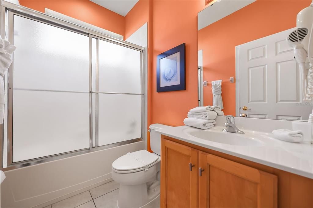 For Sale: $349,999 (4 beds, 3 baths, 1689 Square Feet)