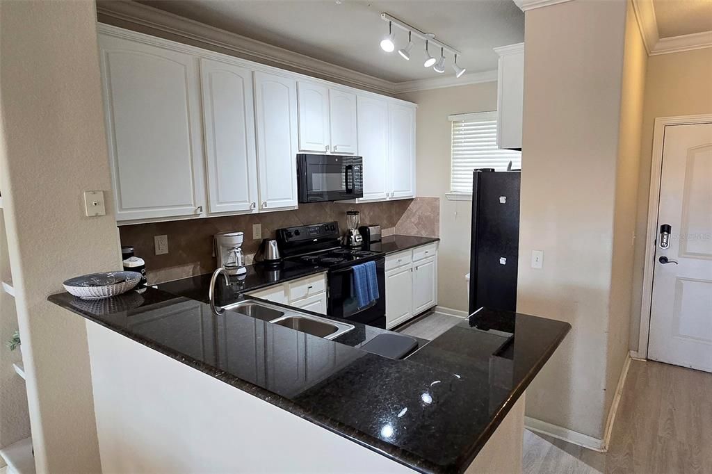 For Sale: $265,000 (4 beds, 3 baths, 1437 Square Feet)