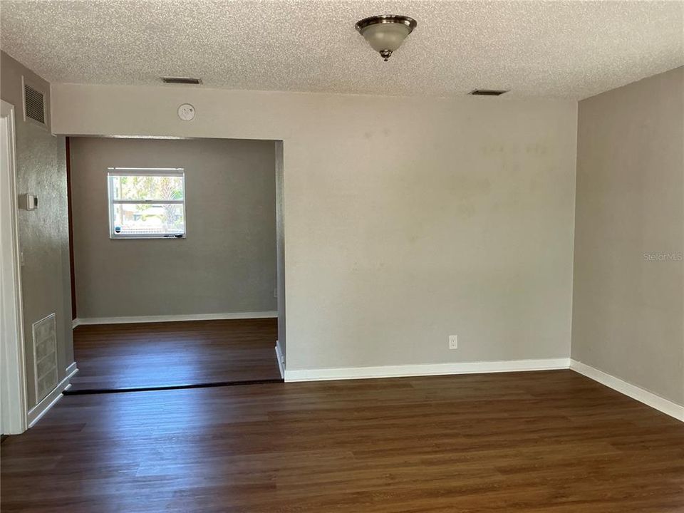Activo con contrato: $1,995 (2 camas, 1 baños, 900 Pies cuadrados)