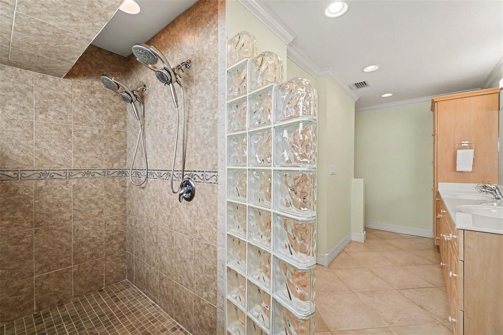En Venta: $367,500 (3 camas, 2 baños, 2218 Pies cuadrados)