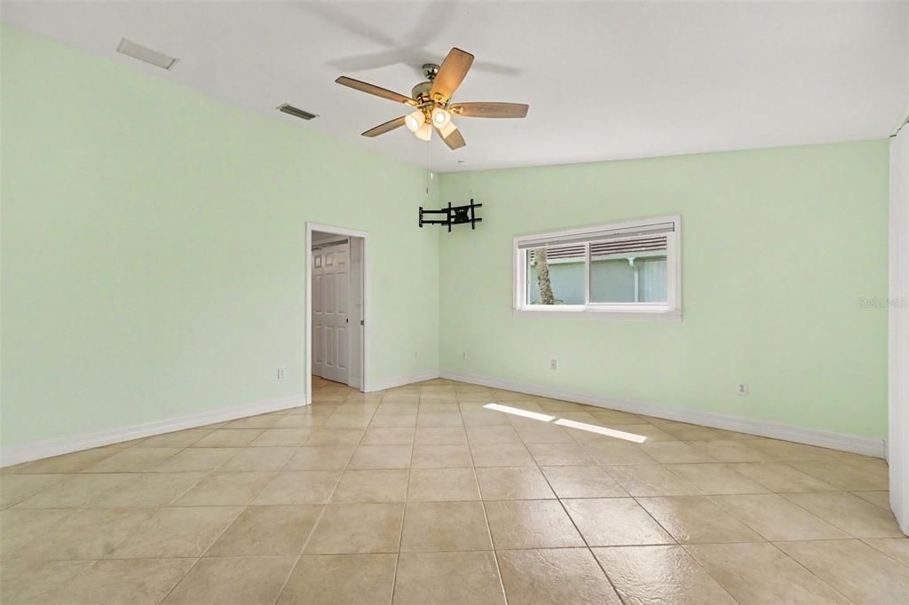 En Venta: $367,500 (3 camas, 2 baños, 2218 Pies cuadrados)