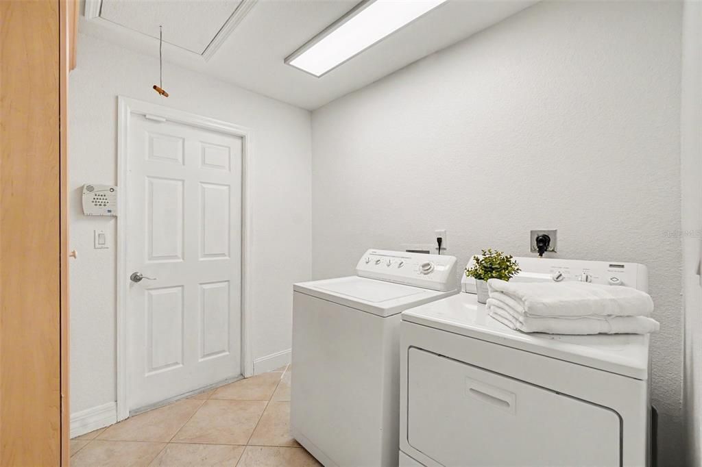 En Venta: $367,500 (3 camas, 2 baños, 2218 Pies cuadrados)