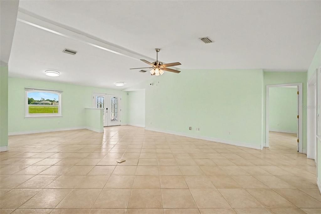 En Venta: $367,500 (3 camas, 2 baños, 2218 Pies cuadrados)