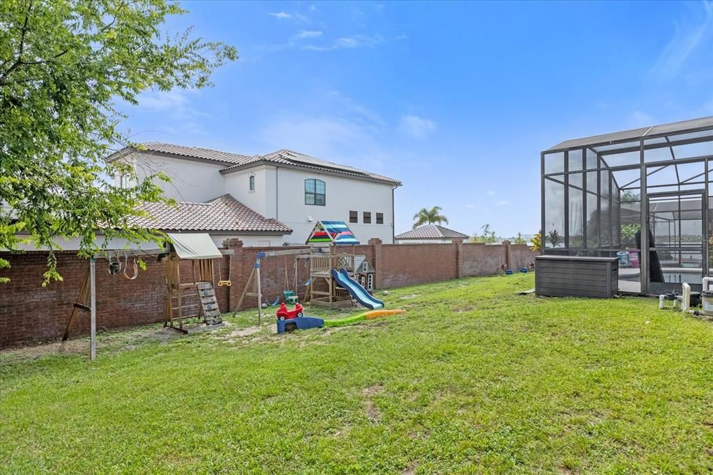 For Sale: $898,000 (6 beds, 3 baths, 2971 Square Feet)