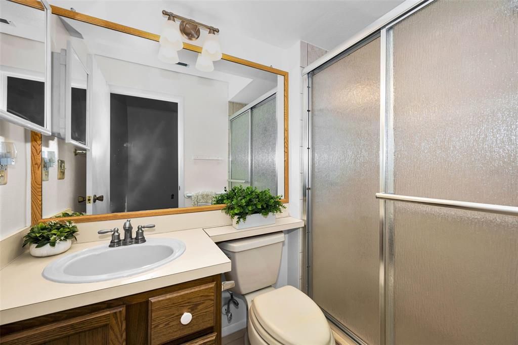 На продажу: $249,900 (2 спален, 2 ванн, 1105 Квадратных фут)