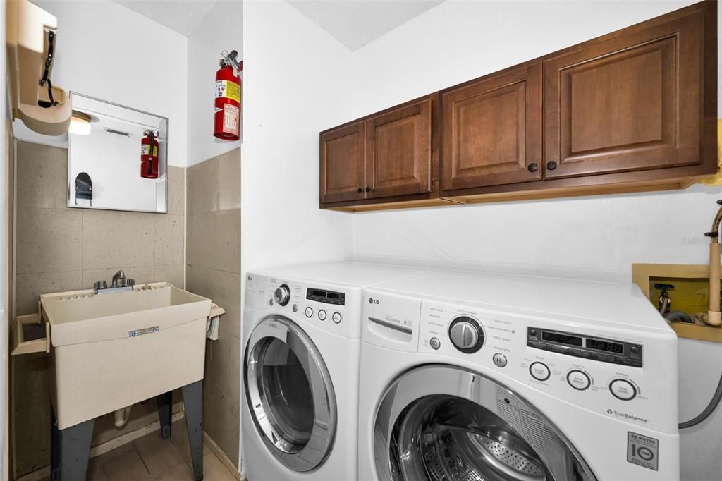 На продажу: $249,900 (2 спален, 2 ванн, 1105 Квадратных фут)