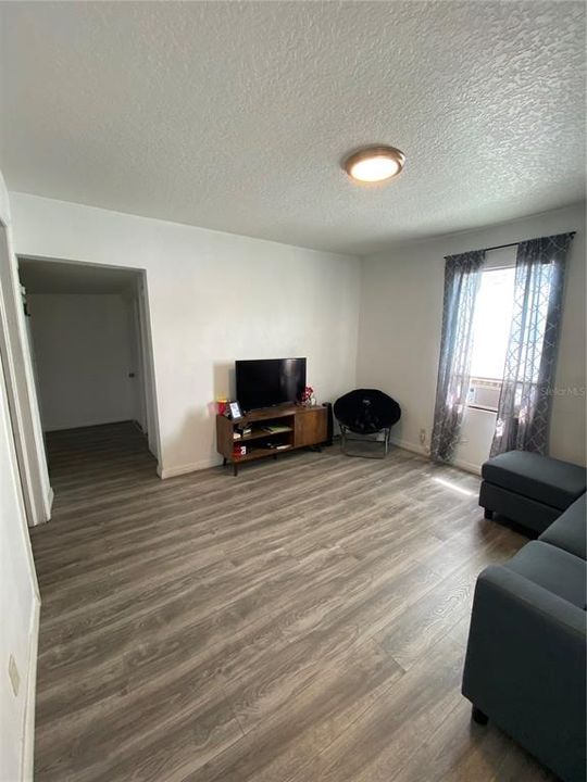 For Sale: $178,500 (2 beds, 1 baths, 520 Square Feet)