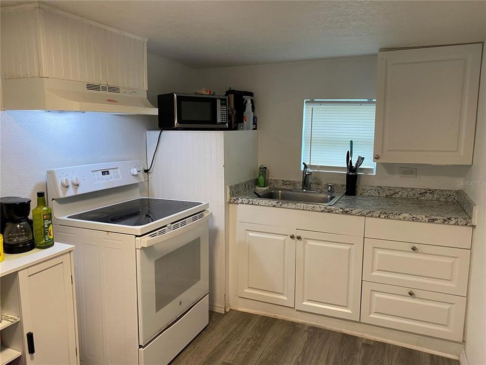 For Sale: $178,500 (2 beds, 1 baths, 520 Square Feet)