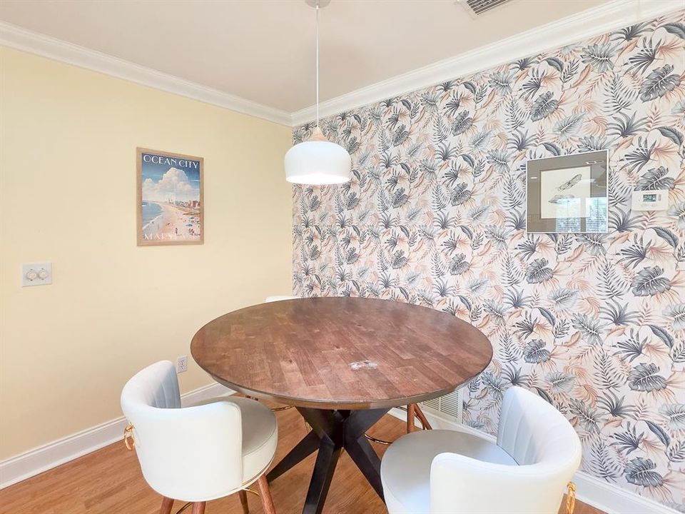 For Rent: $2,350 (2 beds, 1 baths, 1000 Square Feet)