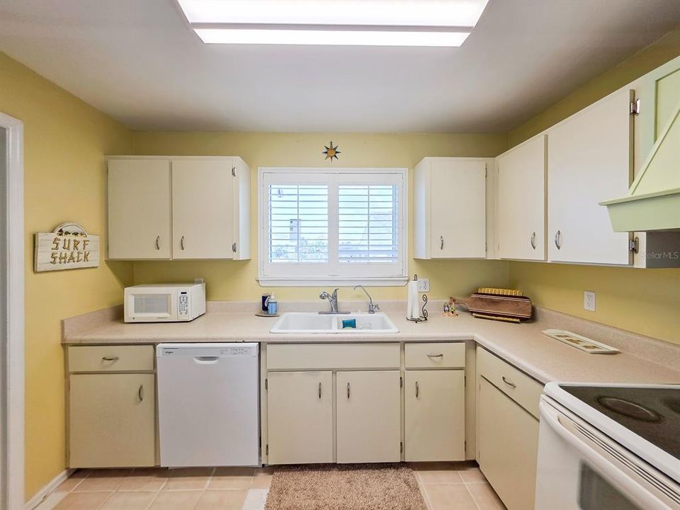 For Rent: $2,350 (2 beds, 1 baths, 1000 Square Feet)