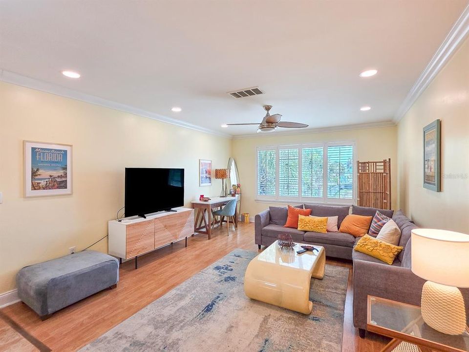 For Rent: $2,350 (2 beds, 1 baths, 1000 Square Feet)