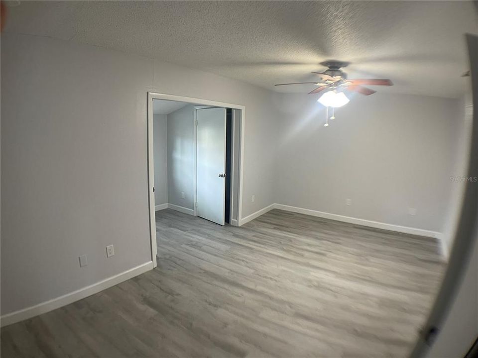 В аренду: $1,800 (2 спален, 1 ванн, 1296 Квадратных фут)