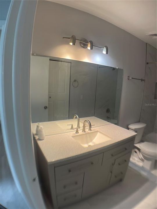 В аренду: $1,800 (2 спален, 1 ванн, 1296 Квадратных фут)