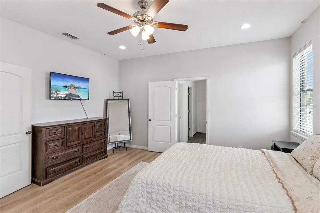 For Sale: $309,900 (4 beds, 2 baths, 2134 Square Feet)