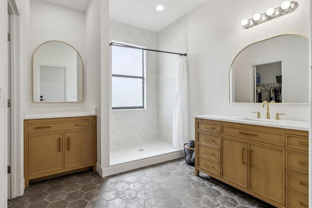 For Sale: $309,900 (4 beds, 2 baths, 2134 Square Feet)
