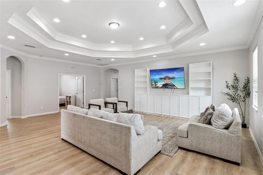 For Sale: $309,900 (4 beds, 2 baths, 2134 Square Feet)