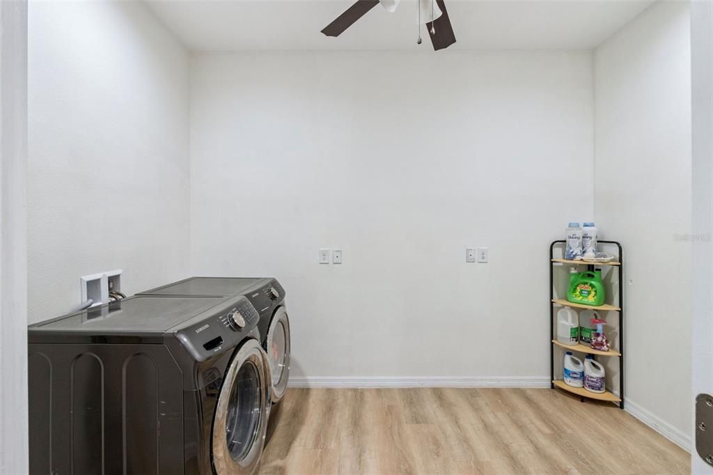 For Sale: $309,900 (4 beds, 2 baths, 2134 Square Feet)