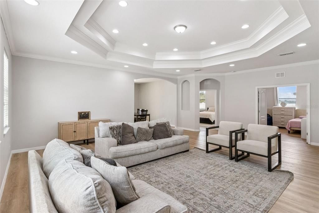 For Sale: $309,900 (4 beds, 2 baths, 2134 Square Feet)
