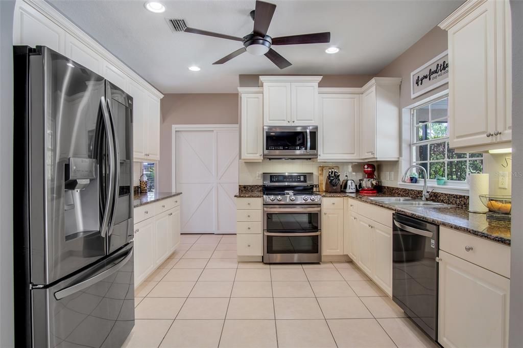 En Venta: $590,000 (5 camas, 2 baños, 2662 Pies cuadrados)