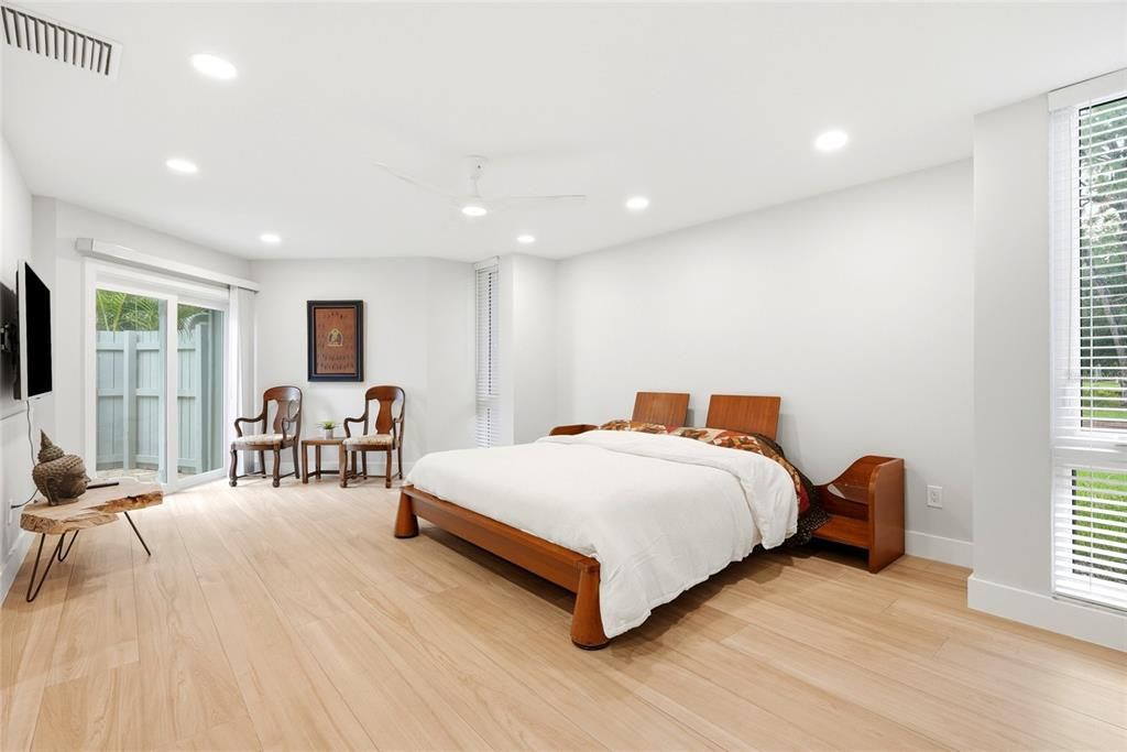 Active With Contract: $3,500,000 (6 beds, 5 baths, 5143 Square Feet)