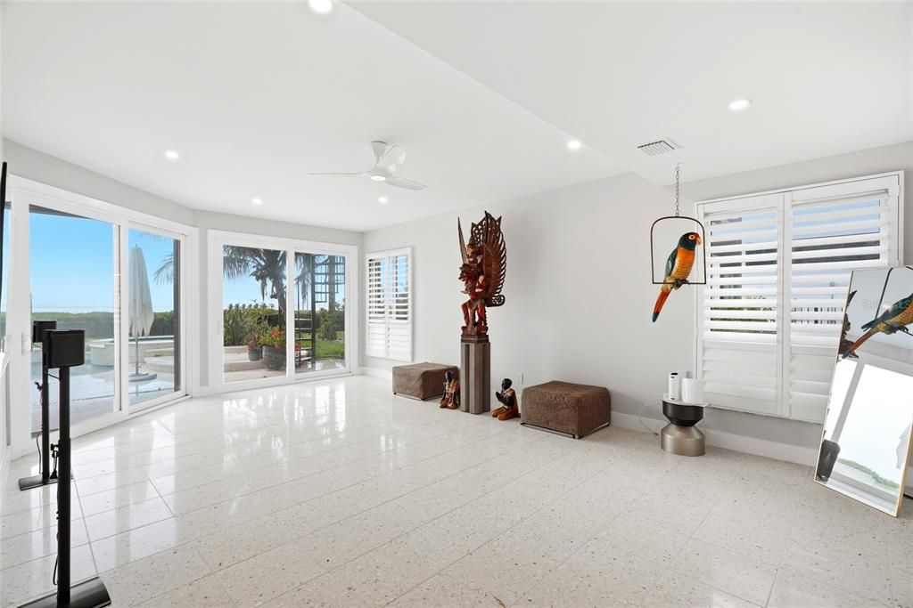 Active With Contract: $3,500,000 (6 beds, 5 baths, 5143 Square Feet)